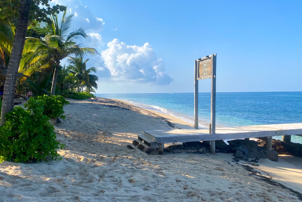 beaches in Roatan