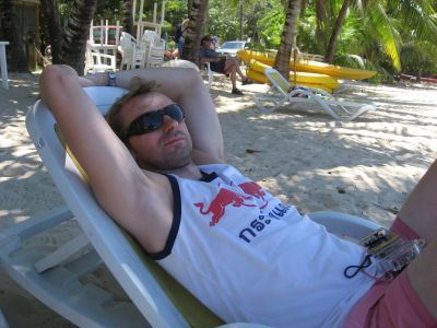 relaxing-roatan