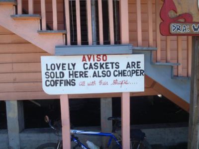 roatan-funny-sign