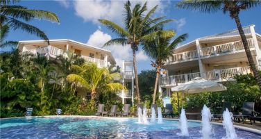 Hotel-room-pool-at-paradise-beach-hotel-roatan